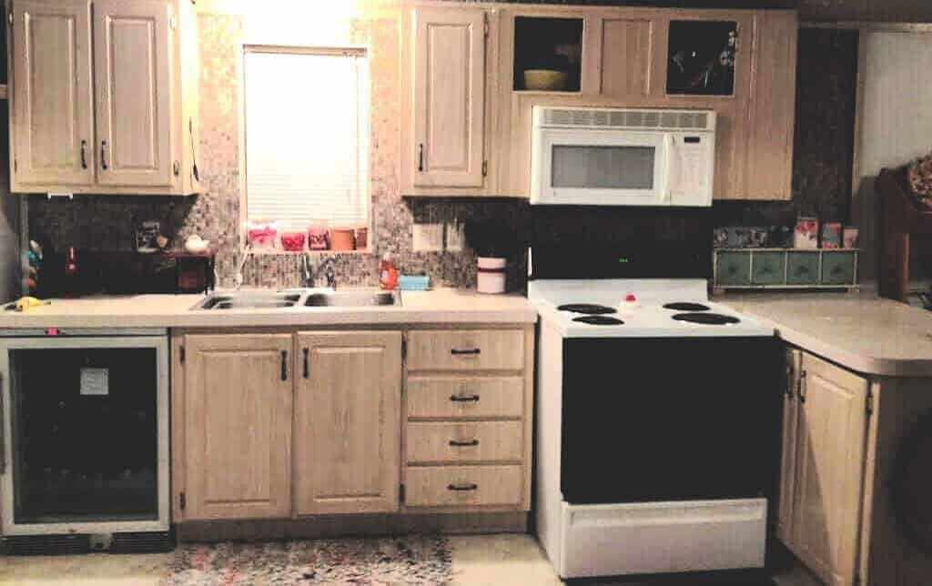 https://comfycozyhome.com/wp-content/uploads/2019/03/Kitchen-Makeover1-1-1024x644.jpg