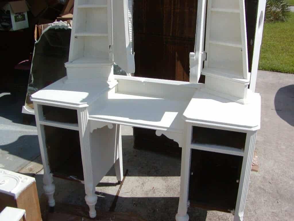 DIY Antique Vanity Makover